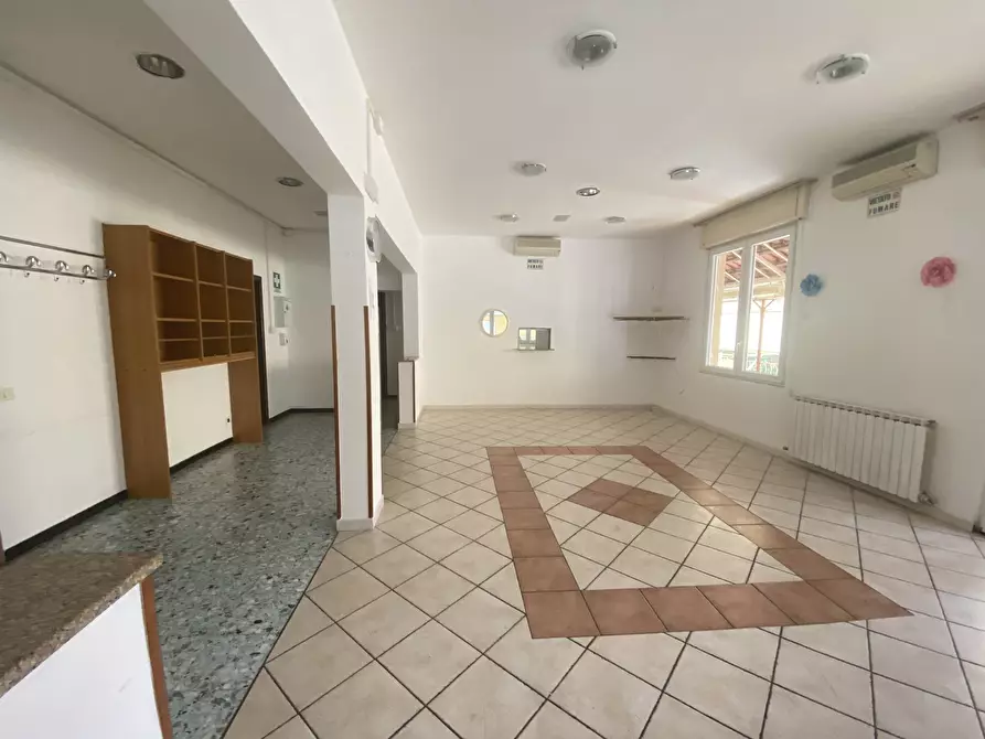 Immagine 9 di Albergo/B&B/Residence in vendita  a Lerici