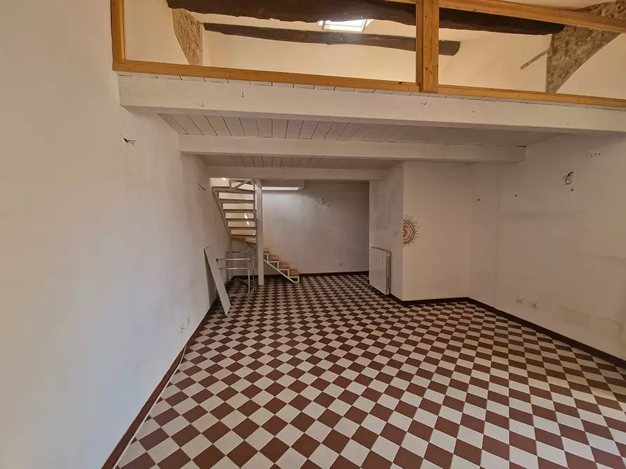 Immagine 53 di Quadrilocale in affitto  a Sarzana
