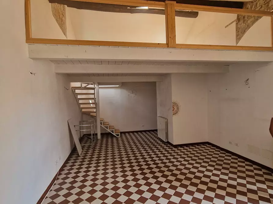 Immagine 52 di Quadrilocale in affitto  a Sarzana