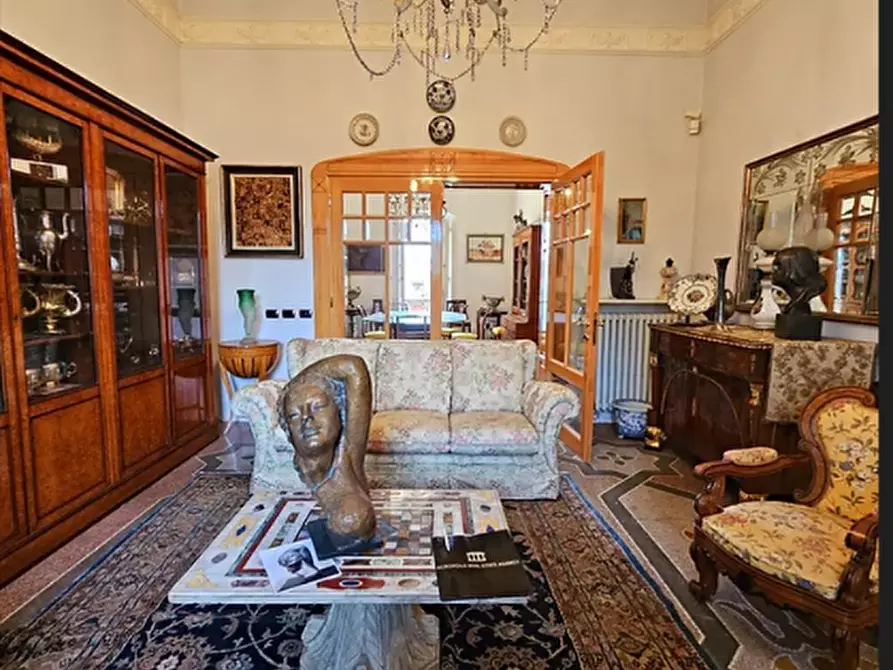 Immagine 2 di Appartamento in vendita  a Sarzana