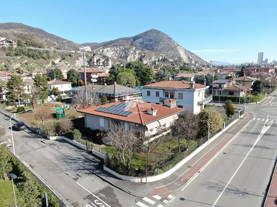 Immagine 2 di Villa in vendita  in Via Vittorio Veneto 8 a Rezzato