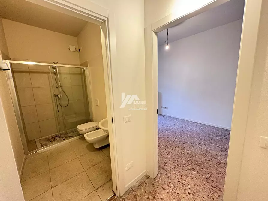 Immagine 4 di Bilocale in vendita  in Contrada delle Bassiche 17 a Brescia