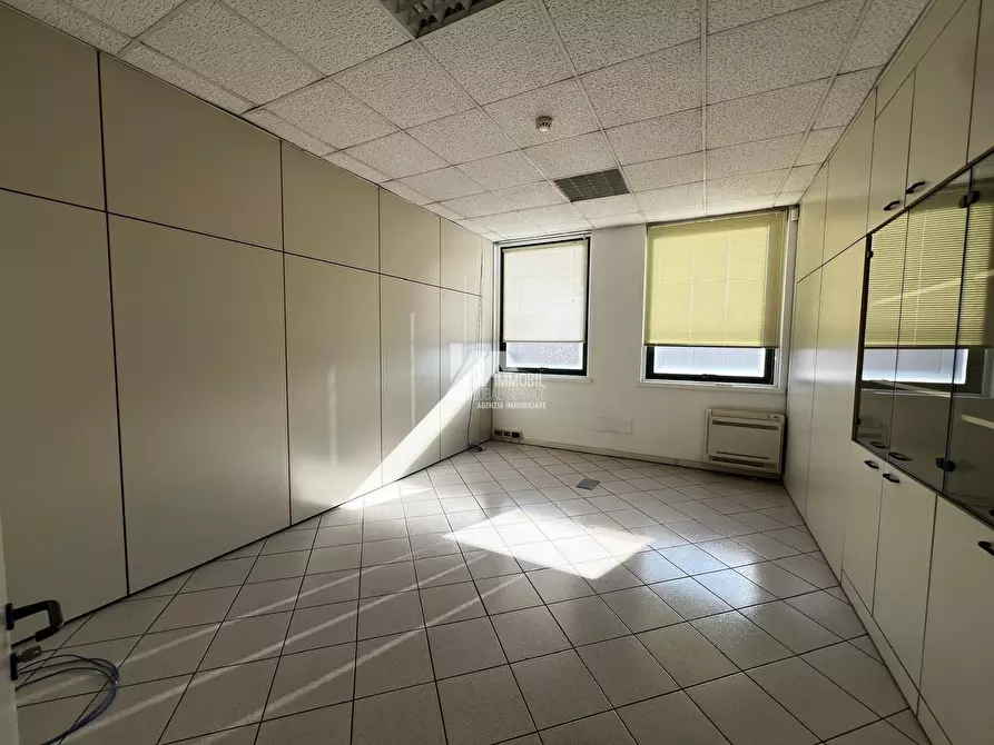 Immagine 12 di Ufficio in affitto  in Via Antonio Allegri 93 a Brescia
