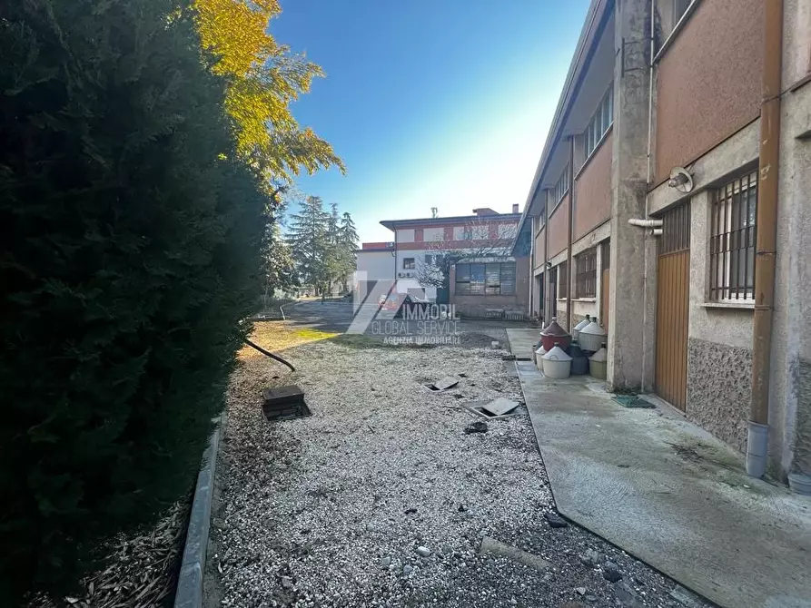 Immagine 9 di Laboratorio in vendita  in via carabioli a Cellatica