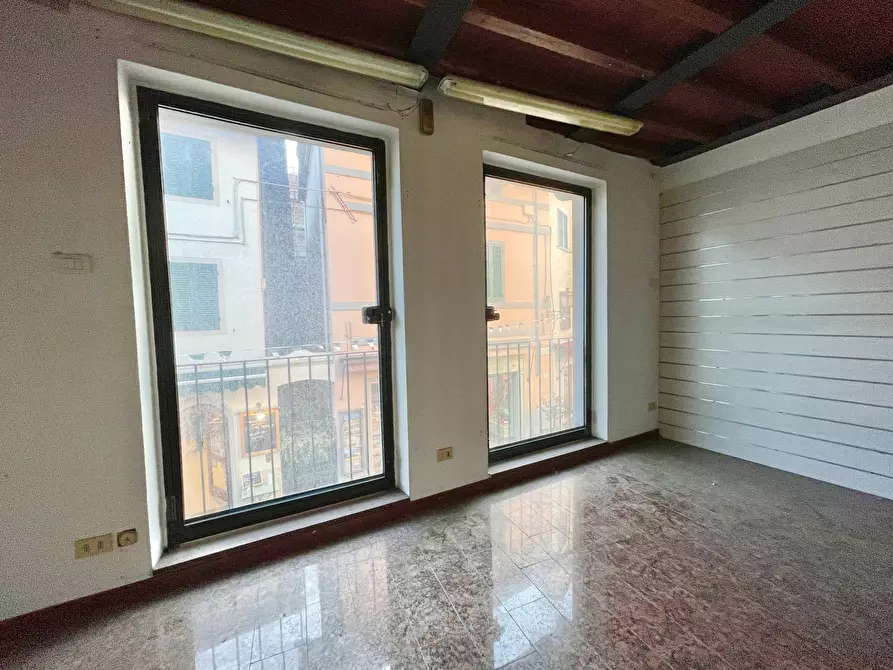 Immagine 4 di Locale commerciale in affitto  a Camaiore