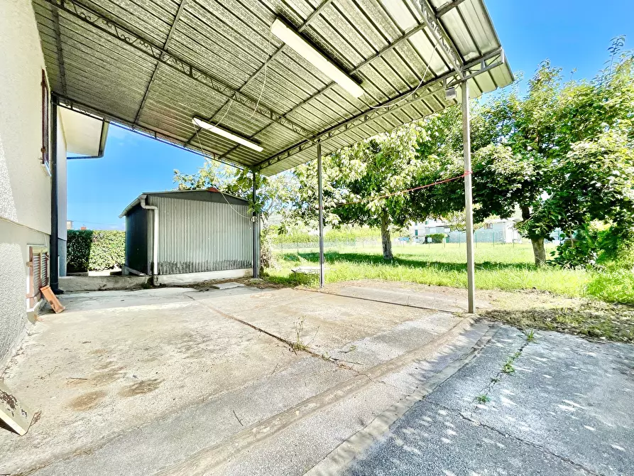 Immagine 9 di Villa in vendita  a Pietrasanta