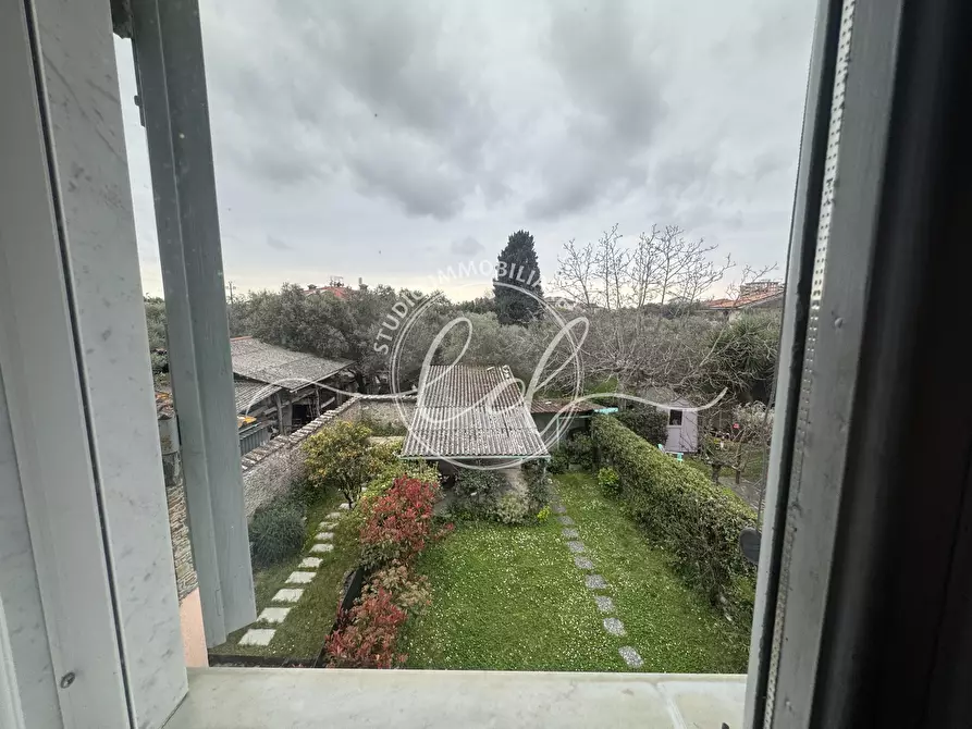 Immagine 73 di Terratetto in vendita  a Seravezza