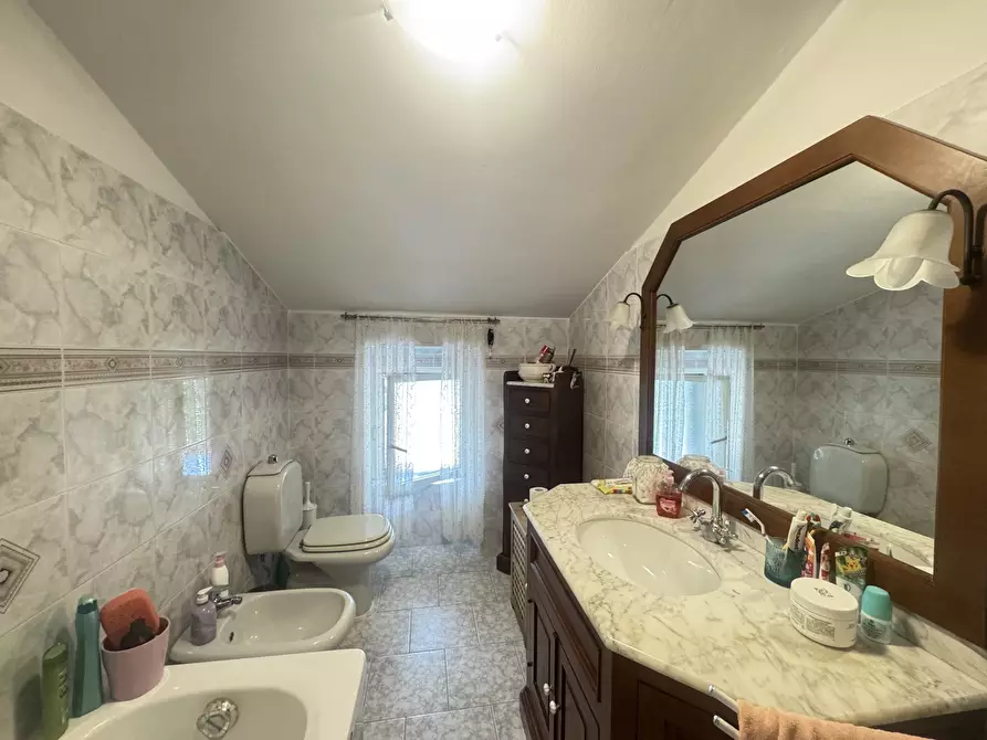 Immagine 38 di Quadrilocale in vendita  a Massa