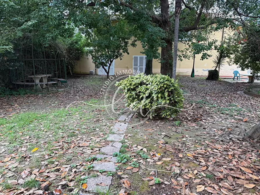 Immagine 2 di Porzione di casa in vendita  a Pietrasanta