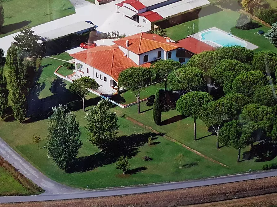 Immagine 33 di Villa in vendita  a Pietrasanta