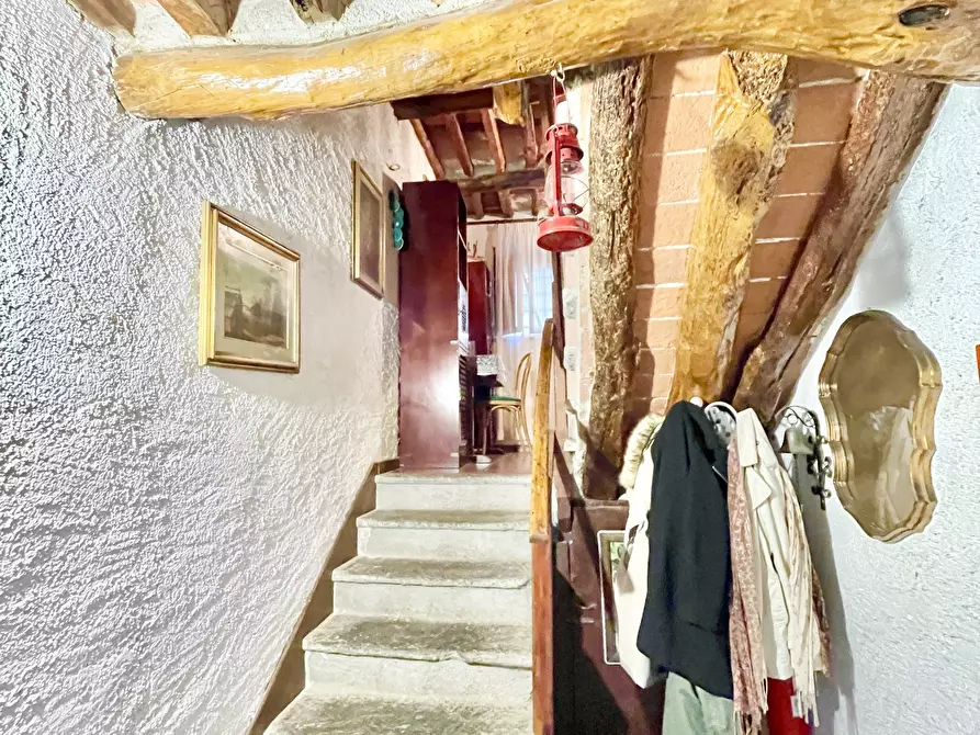 Immagine 51 di Porzione di casa in vendita  a Pietrasanta