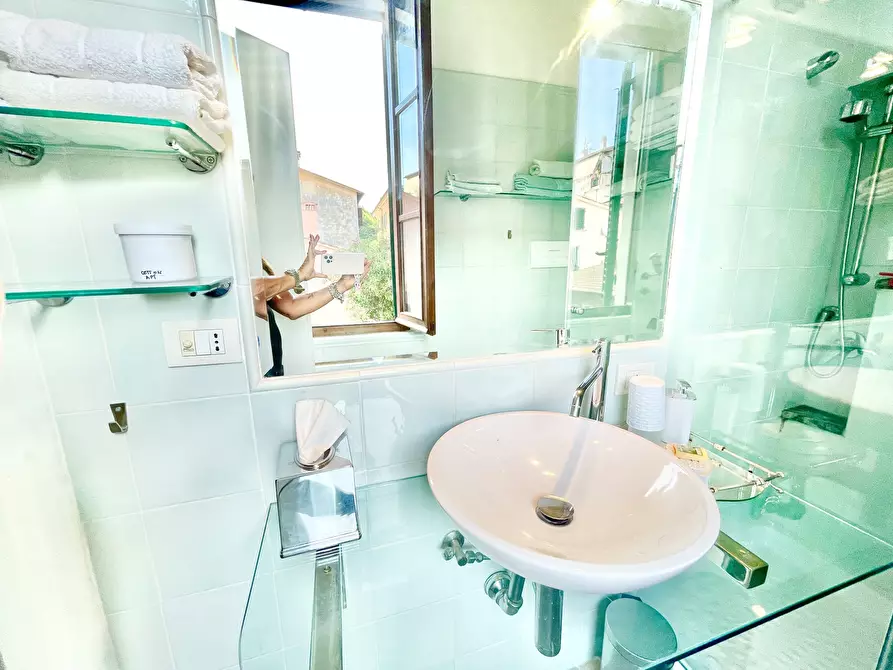 Immagine 36 di Trilocale in affitto  a Pietrasanta