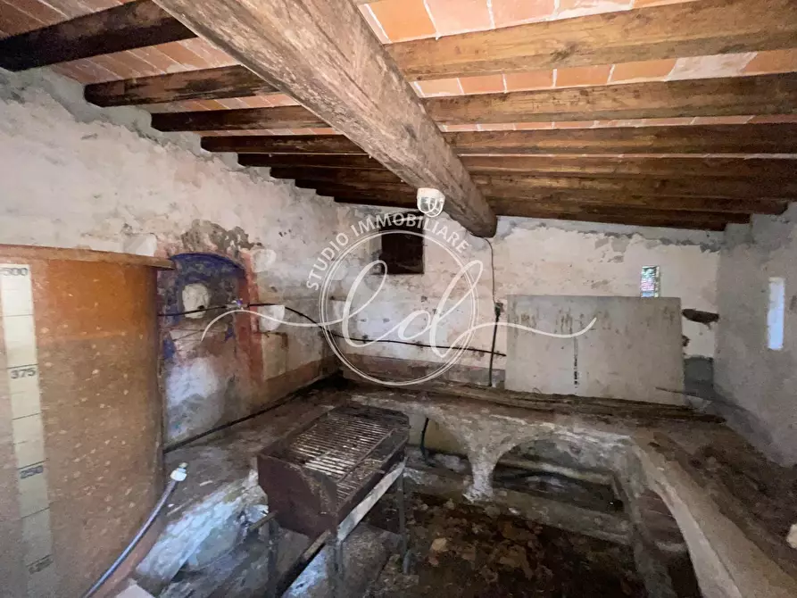 Immagine 40 di Porzione di casa in vendita  a Camaiore