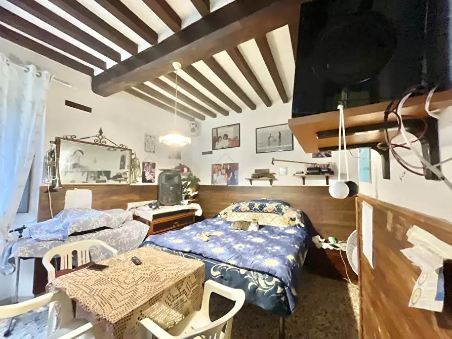 Immagine 8 di Porzione di casa in vendita  a Pietrasanta