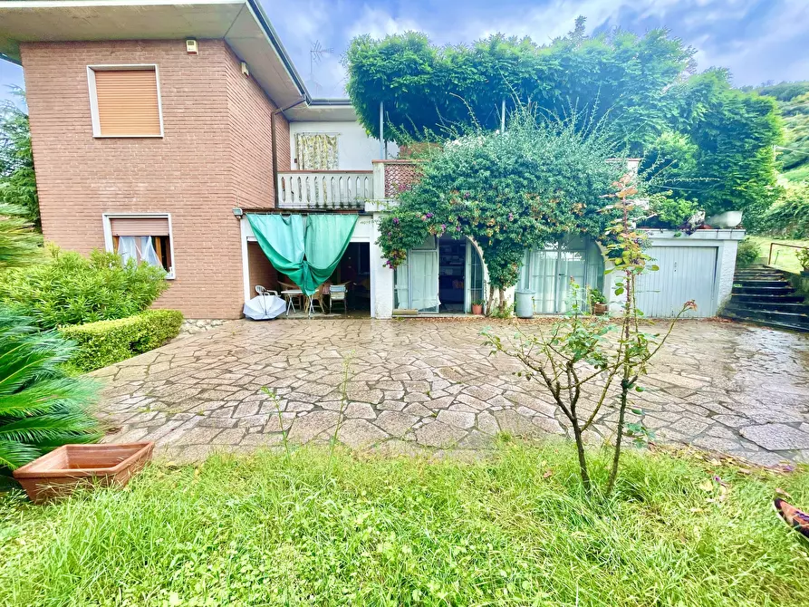 Immagine 2 di Casa indipendente in vendita  a Seravezza