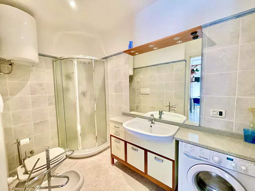 Immagine 21 di Quadrilocale in affitto  a Pietrasanta