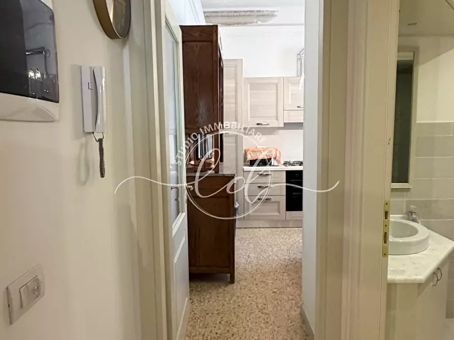 Immagine 12 di Trilocale in affitto  a Pietrasanta