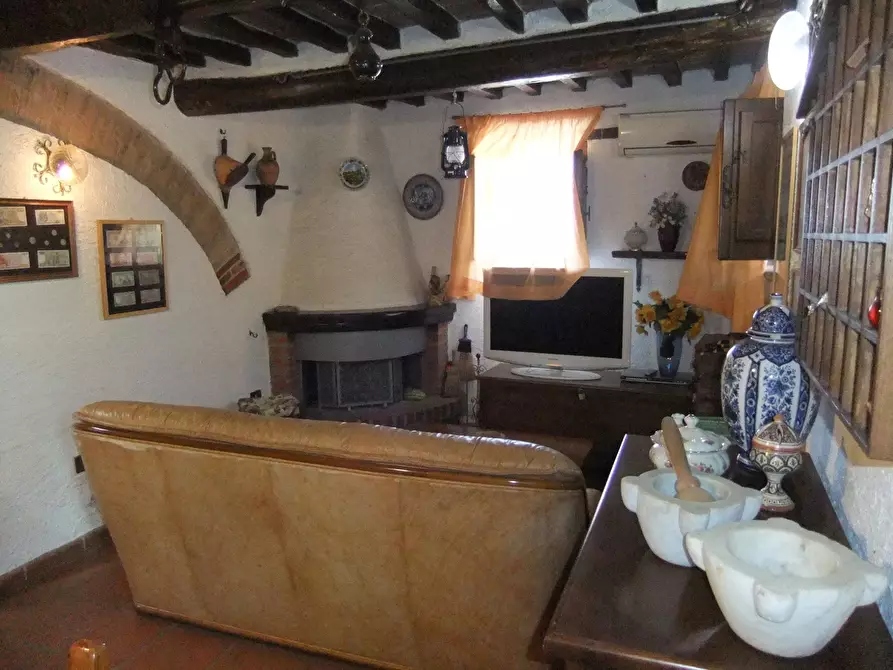 Immagine 33 di Porzione di casa in vendita  a Pietrasanta