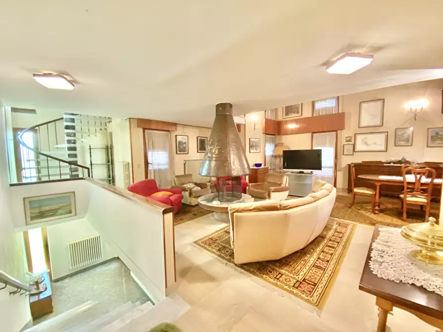 Immagine 22 di Casa indipendente in vendita  a Seravezza