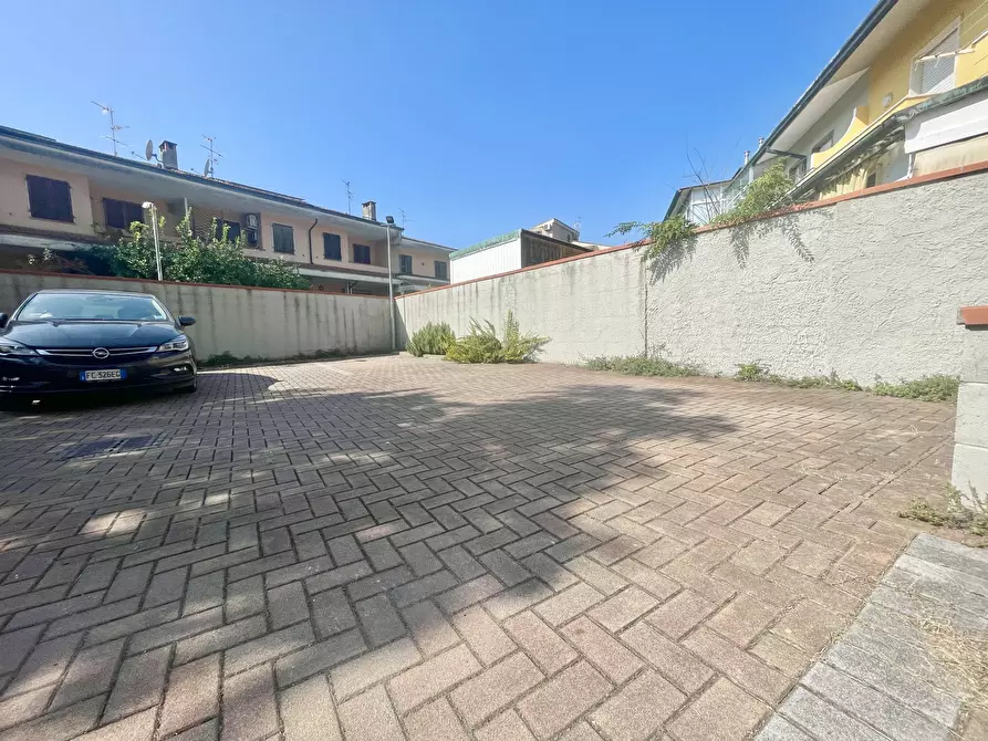 Immagine 41 di Quadrilocale in vendita  a Viareggio