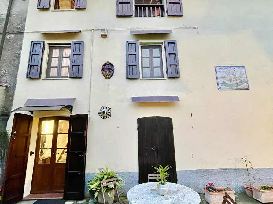 Immagine 95 di Porzione di casa in vendita  a Pietrasanta