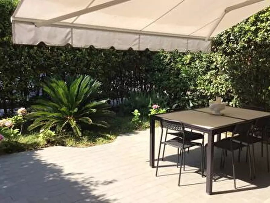 Immagine 6 di Quadrilocale in vendita  a Pietrasanta