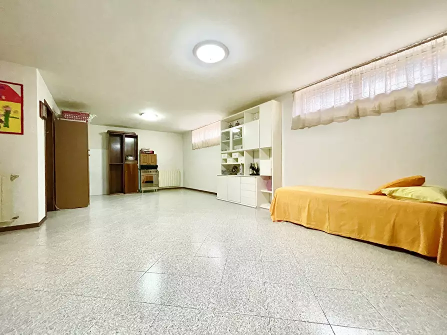 Immagine 37 di Villetta a schiera in vendita  a Camaiore