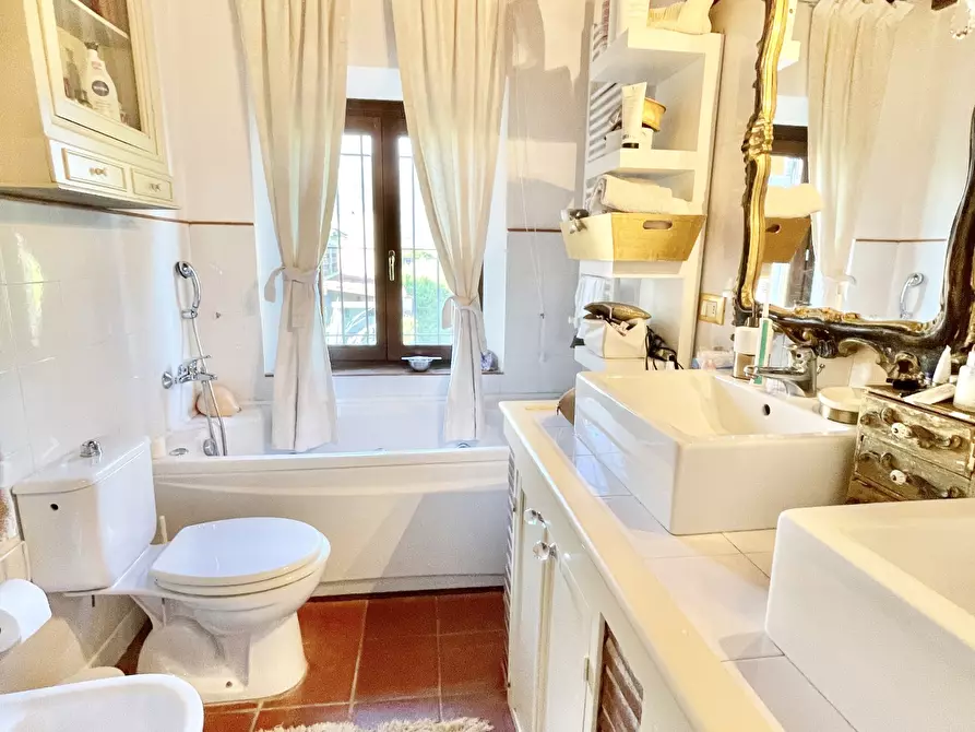 Immagine 32 di Rustico / casale in vendita  a Camaiore