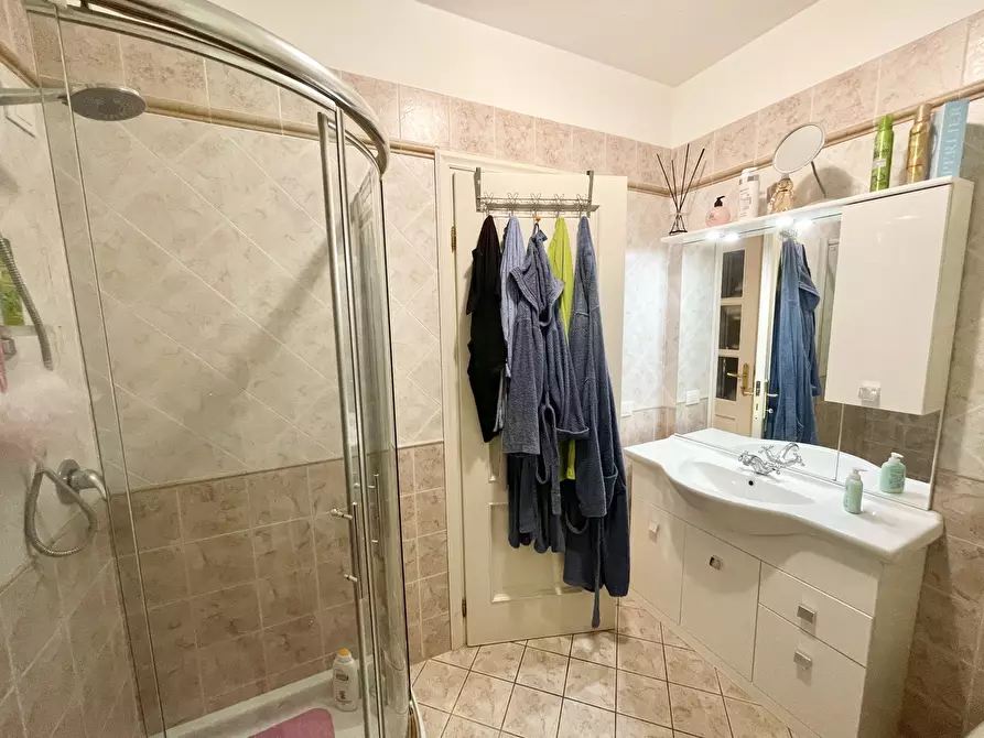 Immagine 10 di Porzione di casa in vendita  a Seravezza