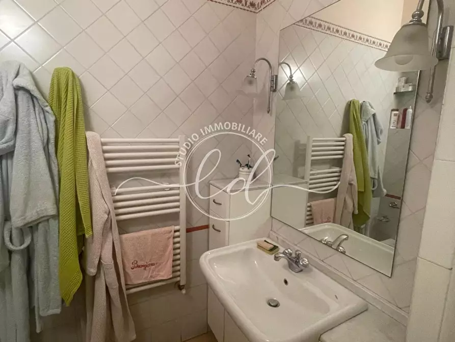 Immagine 12 di Porzione di casa in affitto  a Viareggio