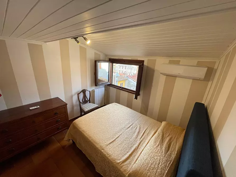 Immagine 29 di Mansarda in affitto  a Pietrasanta