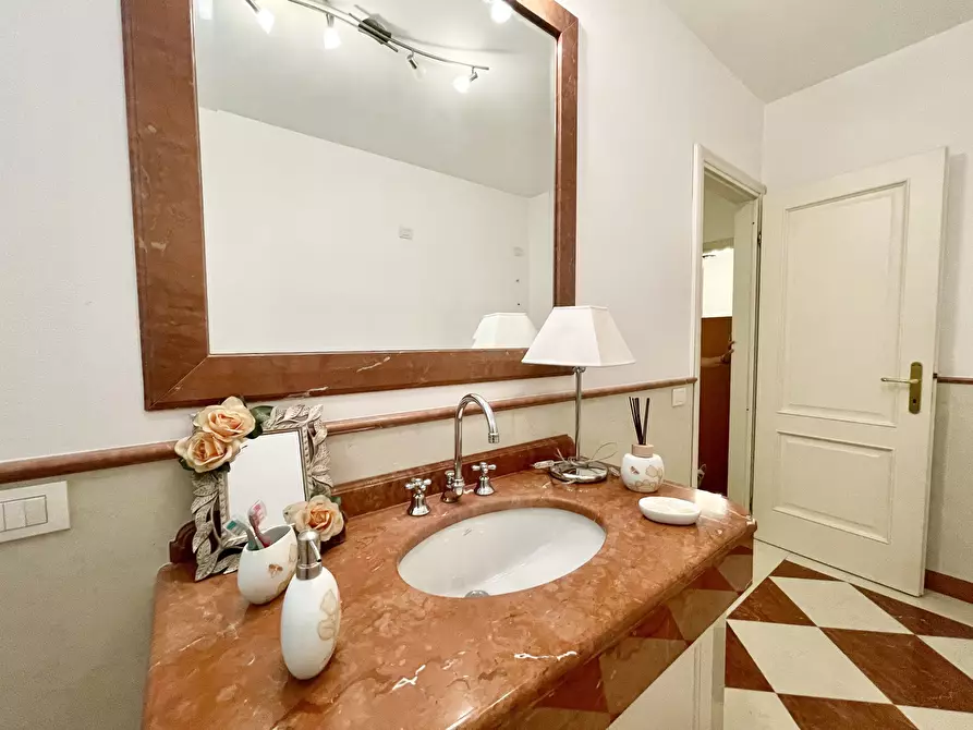 Immagine 22 di Porzione di casa in vendita  a Seravezza