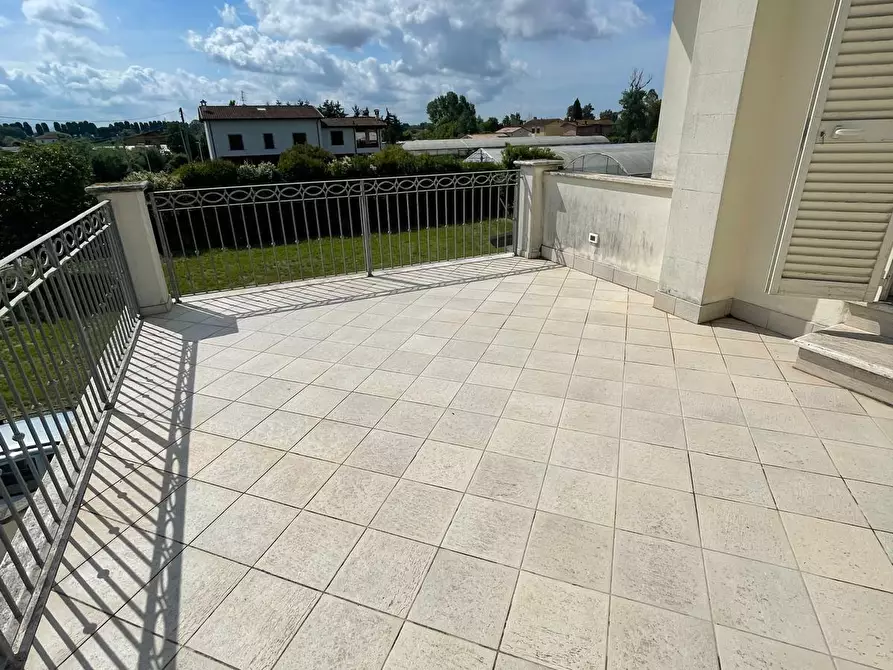 Immagine 60 di Villa in vendita  a Camaiore