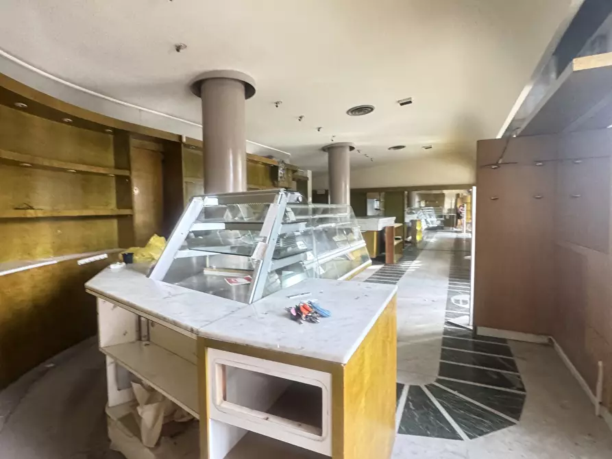 Immagine 20 di Bar / Ristorante in affitto  a Pietrasanta