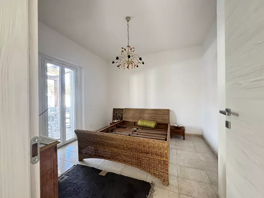 Immagine 17 di Villa in vendita  a Massa