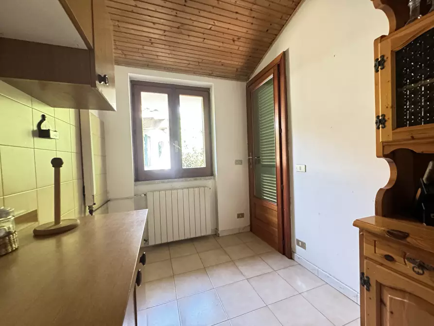 Immagine 21 di Porzione di casa in vendita  a Pietrasanta