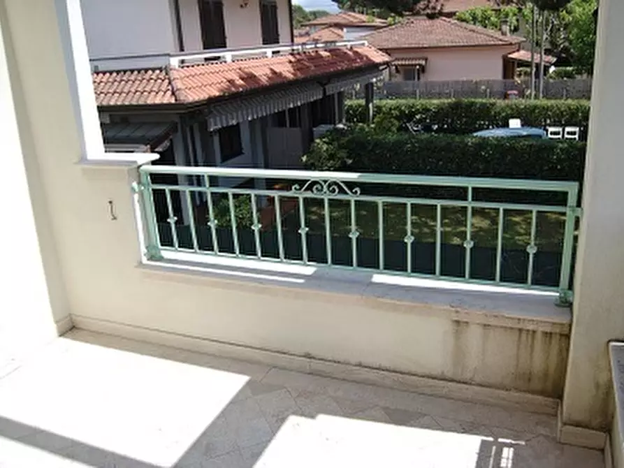 Immagine 19 di Casa indipendente in affitto  a Montignoso