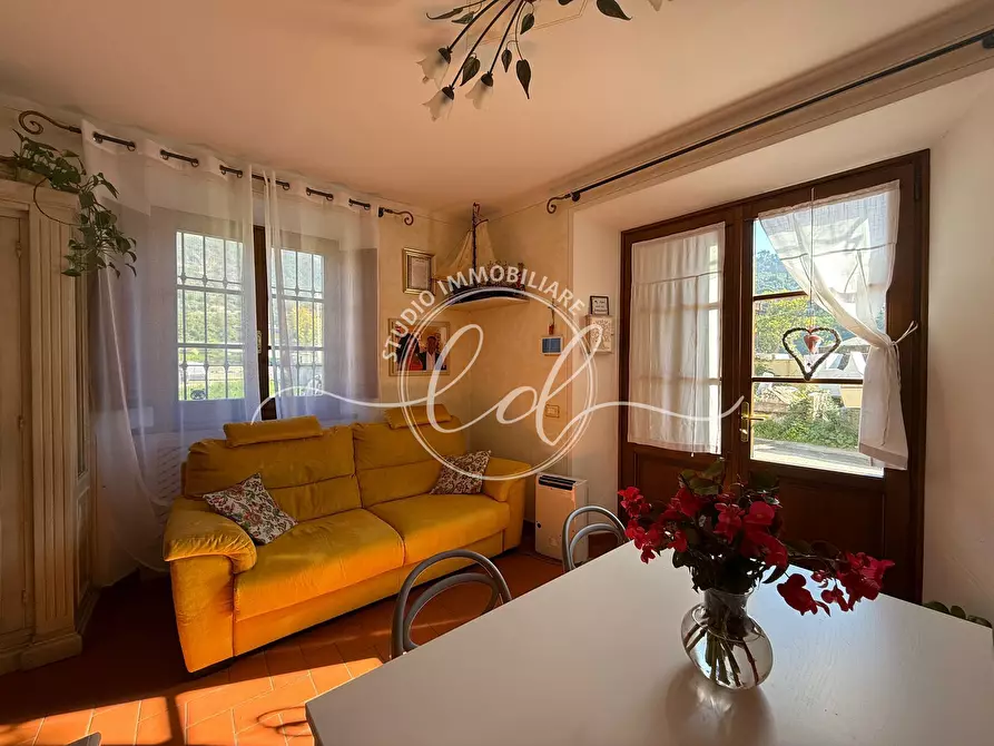 Immagine 5 di Porzione di casa in vendita  a Seravezza