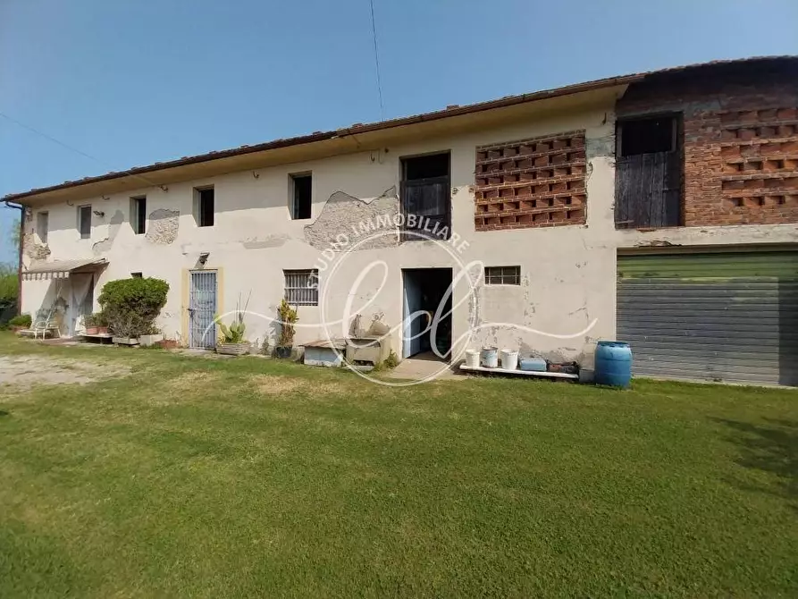 Immagine 37 di Rustico / casale in vendita  a Camaiore