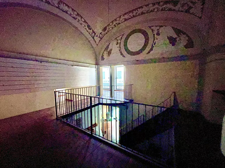 Immagine 7 di Locale commerciale in affitto  a Camaiore