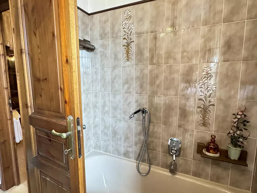 Immagine 50 di Casa indipendente in vendita  a Viareggio