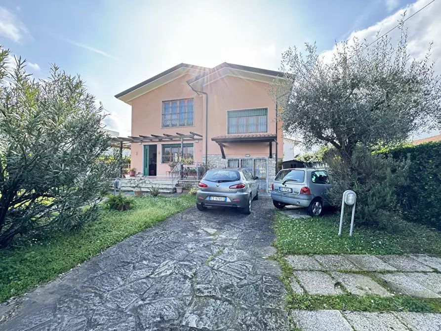 Immagine 67 di Casa indipendente in vendita  a Pietrasanta
