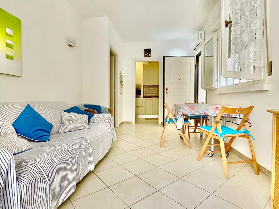 Immagine 9 di Trilocale in affitto  a Pietrasanta