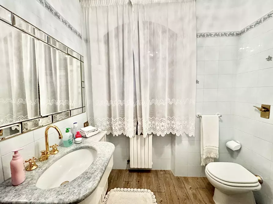 Immagine 24 di Villa in affitto  a Pietrasanta