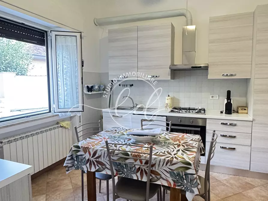 Immagine 4 di Trilocale in vendita  a Pietrasanta