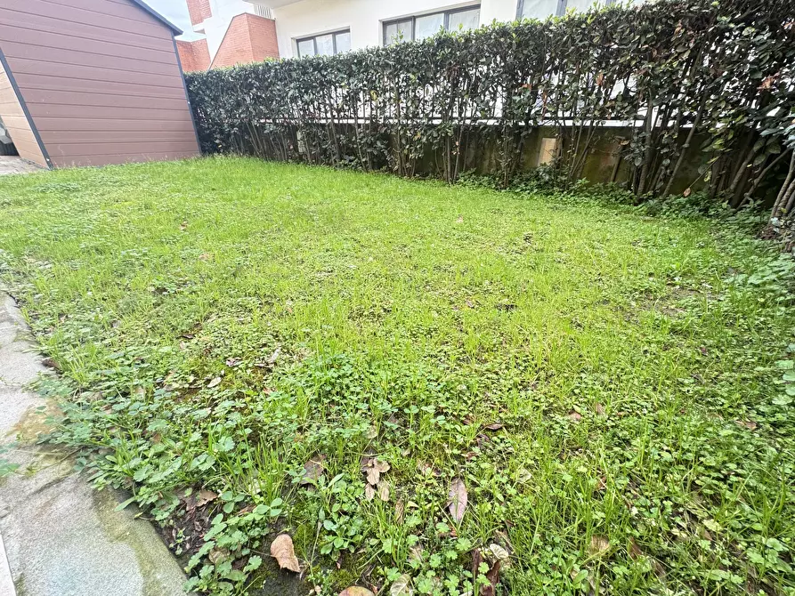 Immagine 23 di Capannone industriale in vendita  a Camaiore