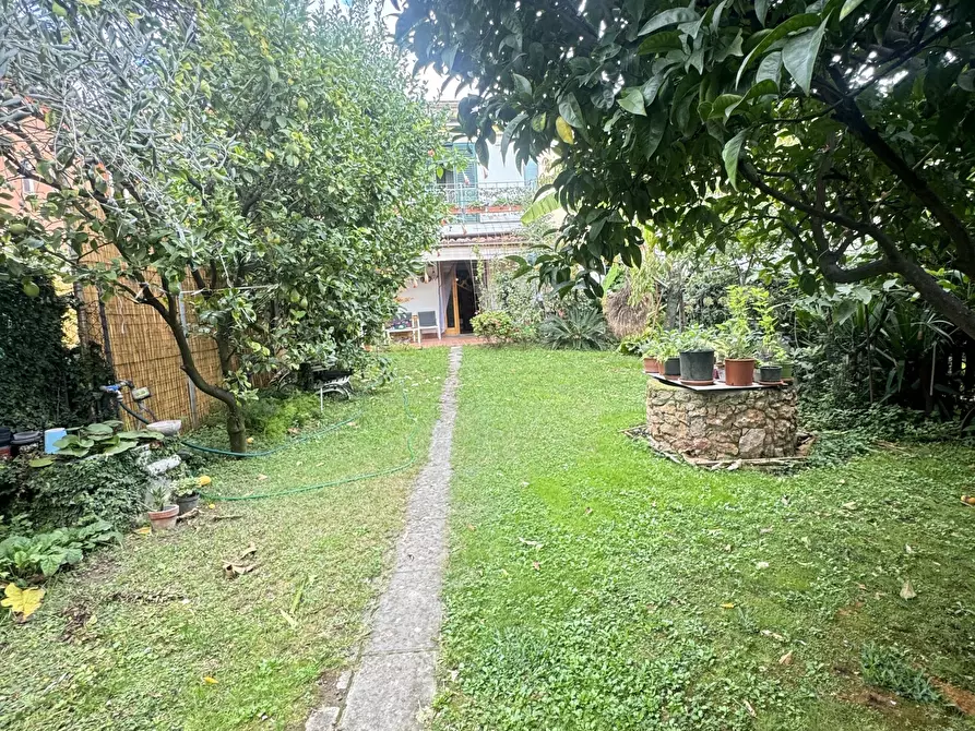Immagine 63 di Porzione di casa in vendita  a Pietrasanta
