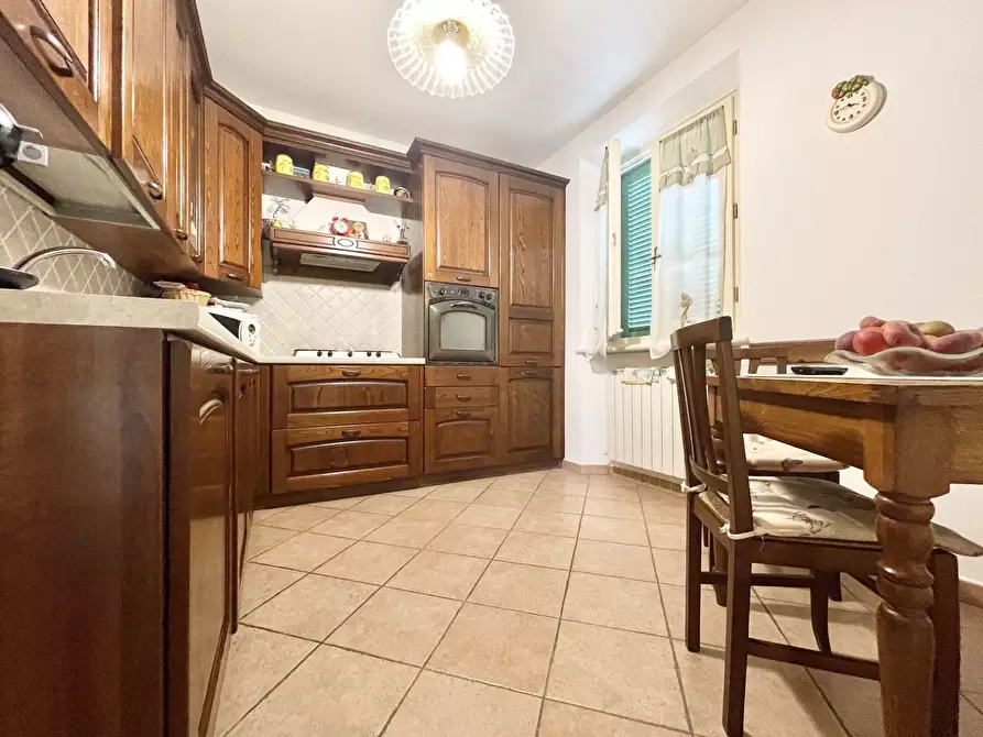 Immagine 13 di Porzione di casa in vendita  a Seravezza