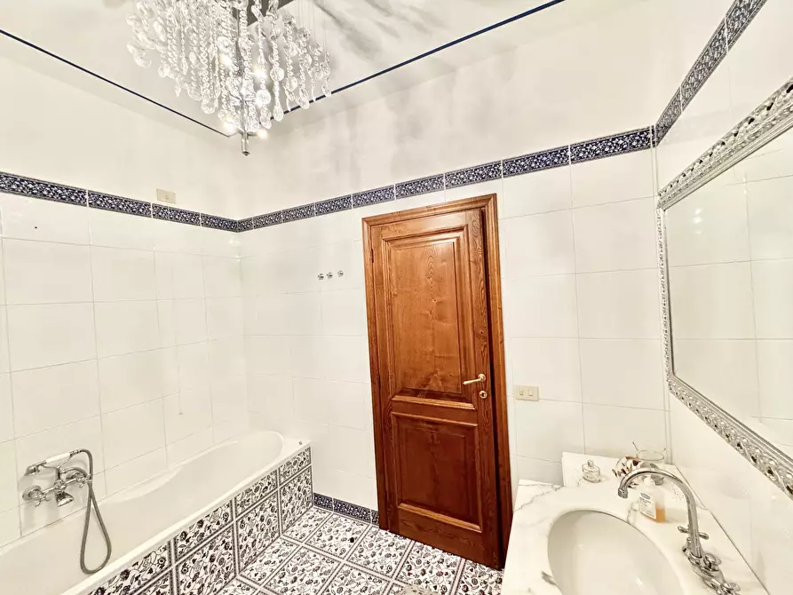 Immagine 35 di Villa in affitto  a Pietrasanta