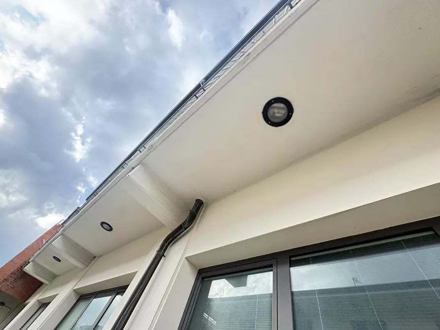 Immagine 20 di Capannone industriale in vendita  a Camaiore